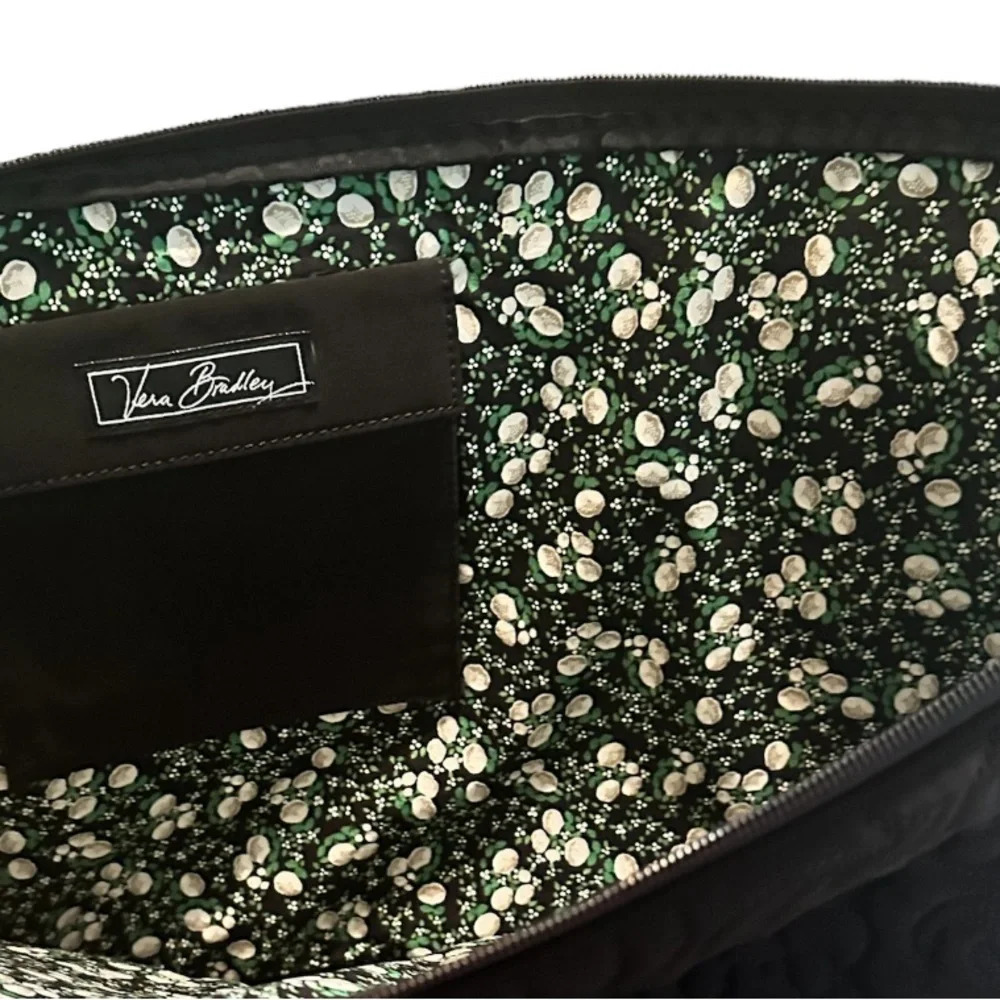 Vera Bradley Laptop Case 17." X 12”" Padded Sleeve Zip Black w/Floral preowned - Picture 2 of 3